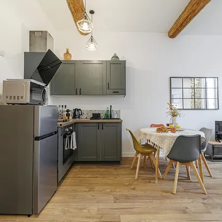 Old Town Superb New Flat, For 3, Ac, Wi-fi *