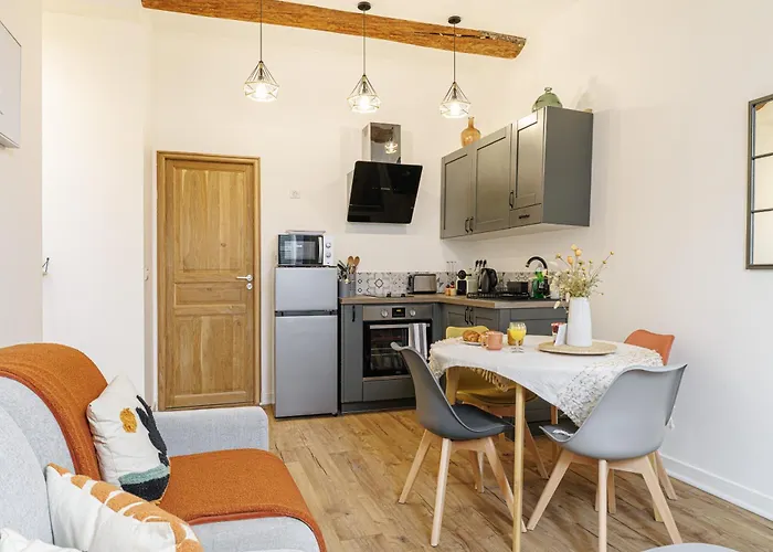 Old Town Superb New Flat, For 3, Ac, Wi-fi * Antibes