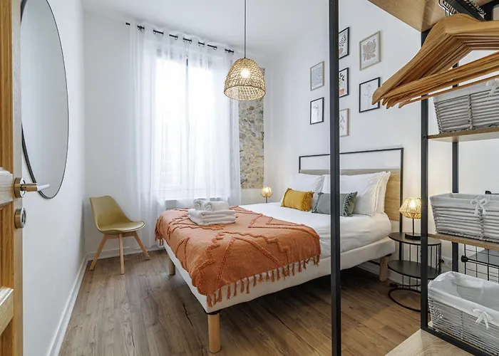 Old Town Superb New Flat, For 3, Ac, Wi-fi Daire Antibes