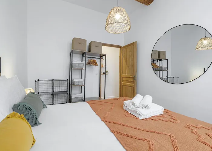 Daire Old Town Superb New Flat, For 3, Ac, Wi-fi Antibes