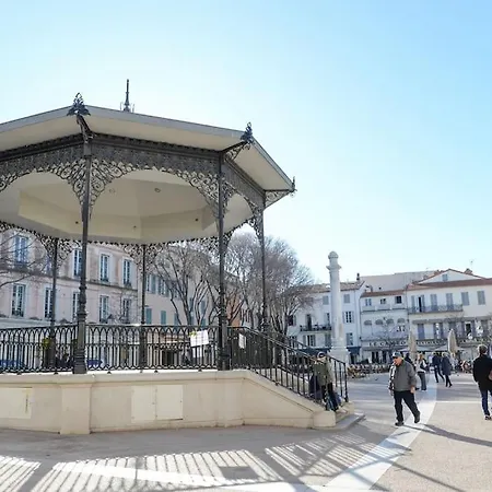 Old Town Superb New Flat, For 3, Ac, Wi-fi Antibes