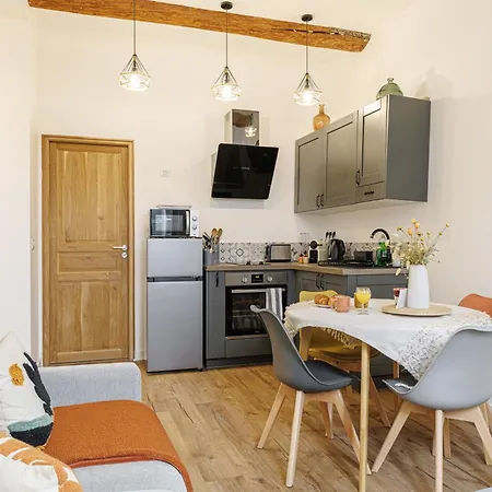 Old Town Superb New Flat, For 3, Ac, Wi-fi * Antibes