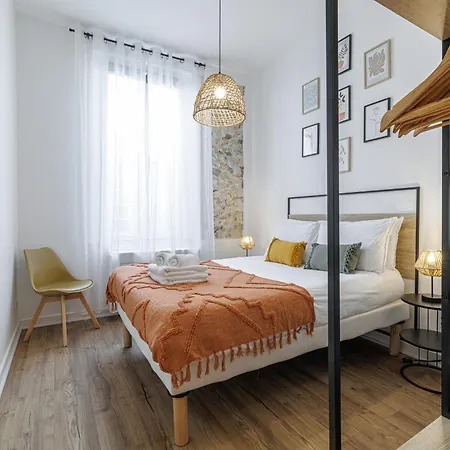 Old Town Superb New Flat, For 3, Ac, Wi-fi شقة أنتيب