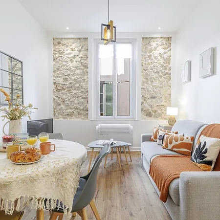 Old Town Superb New Flat, For 3, Ac, Wi-fi Antibes