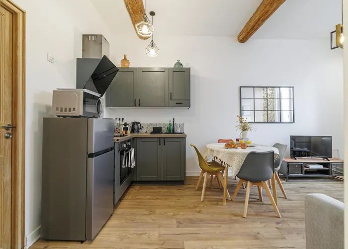 Old Town Superb New Flat, For 3, Ac, Wi-fi *