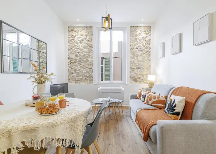Old Town Superb New Flat, For 3, Ac, Wi-fi Antibes